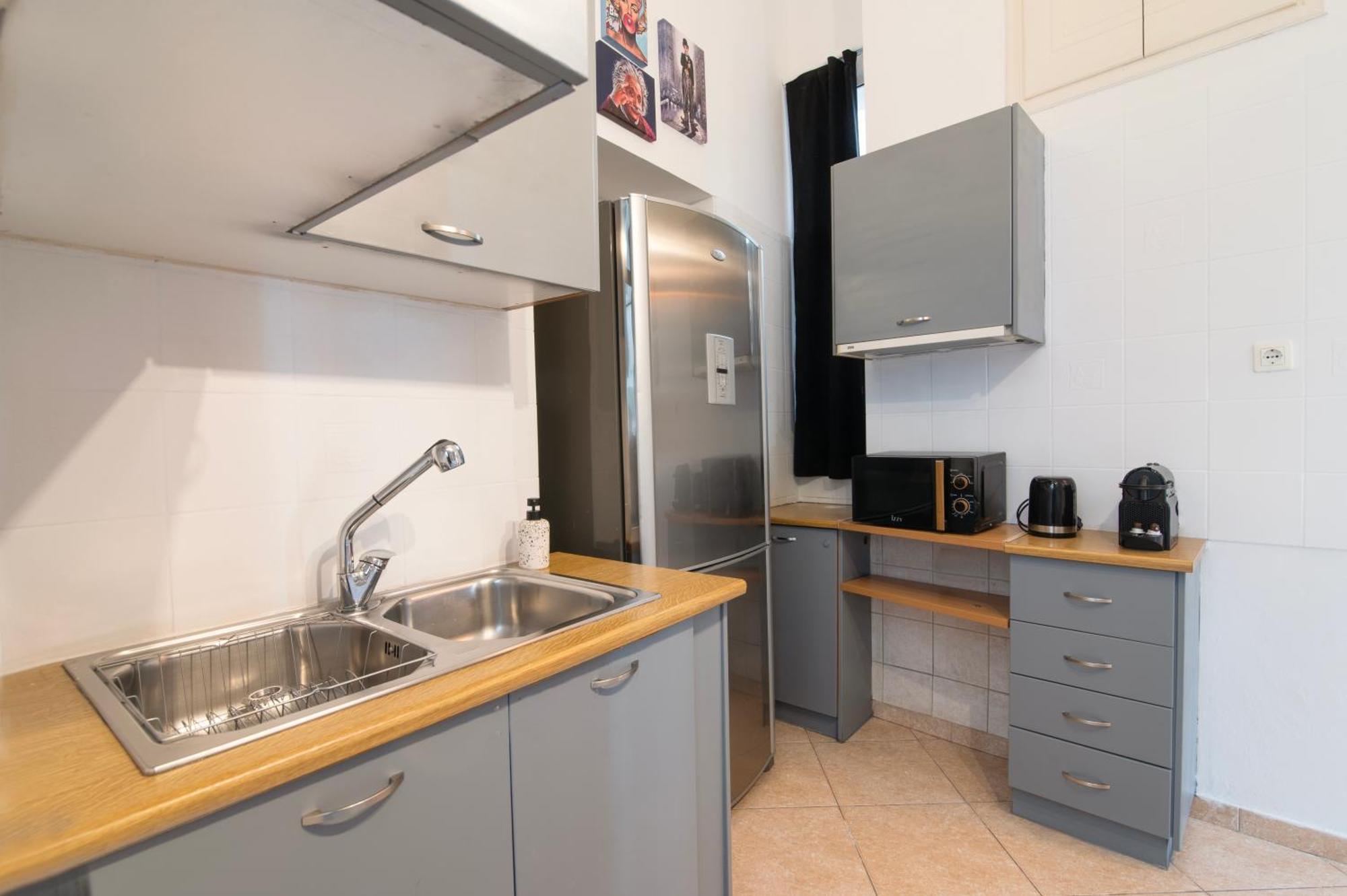 Neoclassical Loft In Monastiraki - Acropolis And Metro アテネ エクステリア 写真