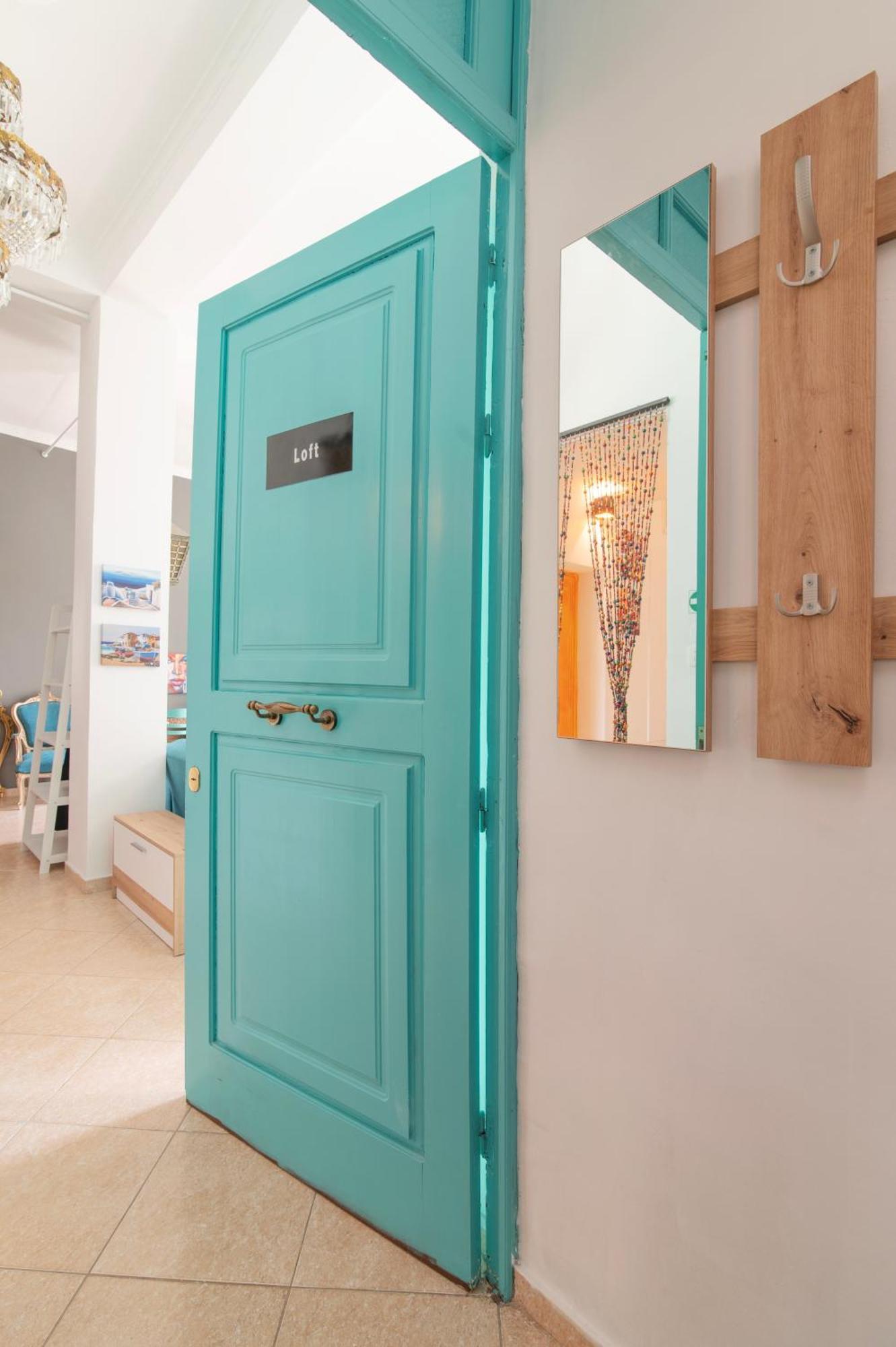 Neoclassical Loft In Monastiraki - Acropolis And Metro アテネ エクステリア 写真